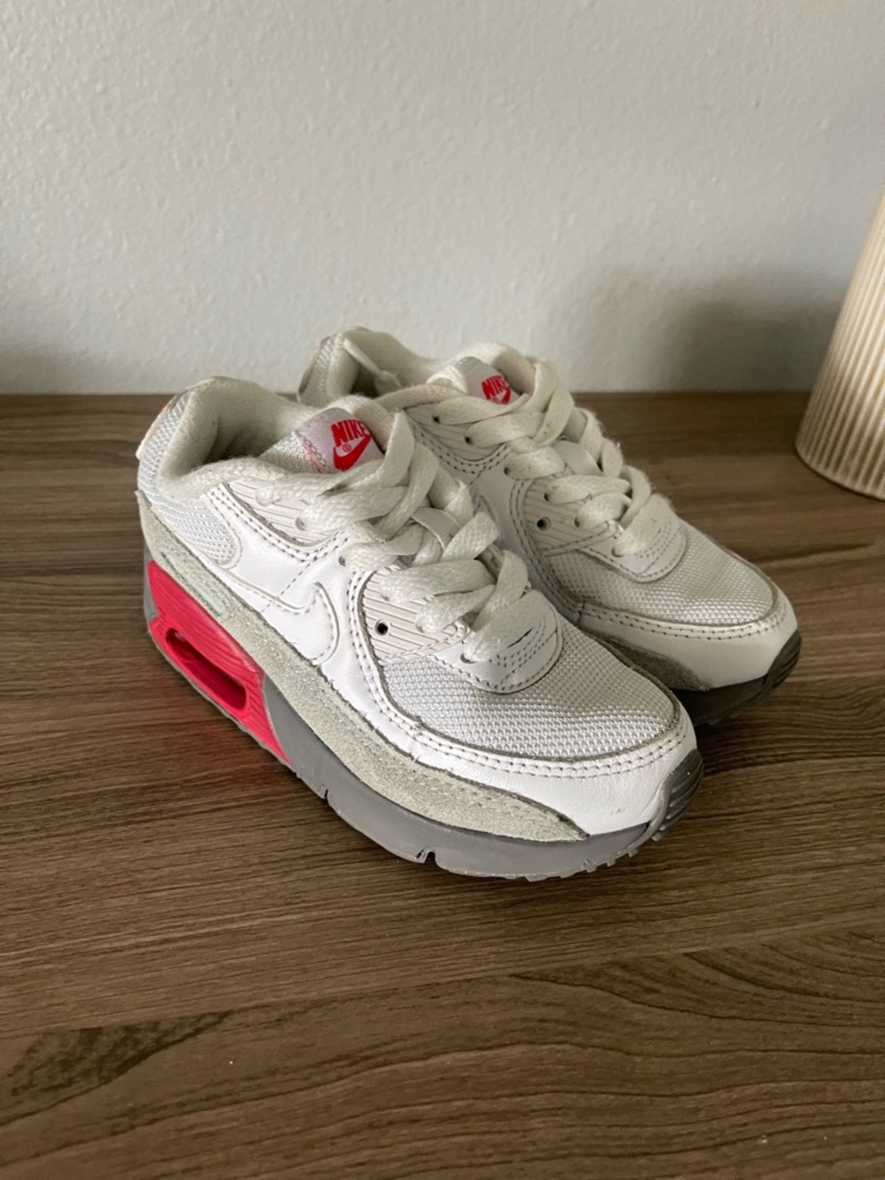 🎀Nike Kids White & Gray Sneakers with Red Logo Accent - Picture 2 of 5